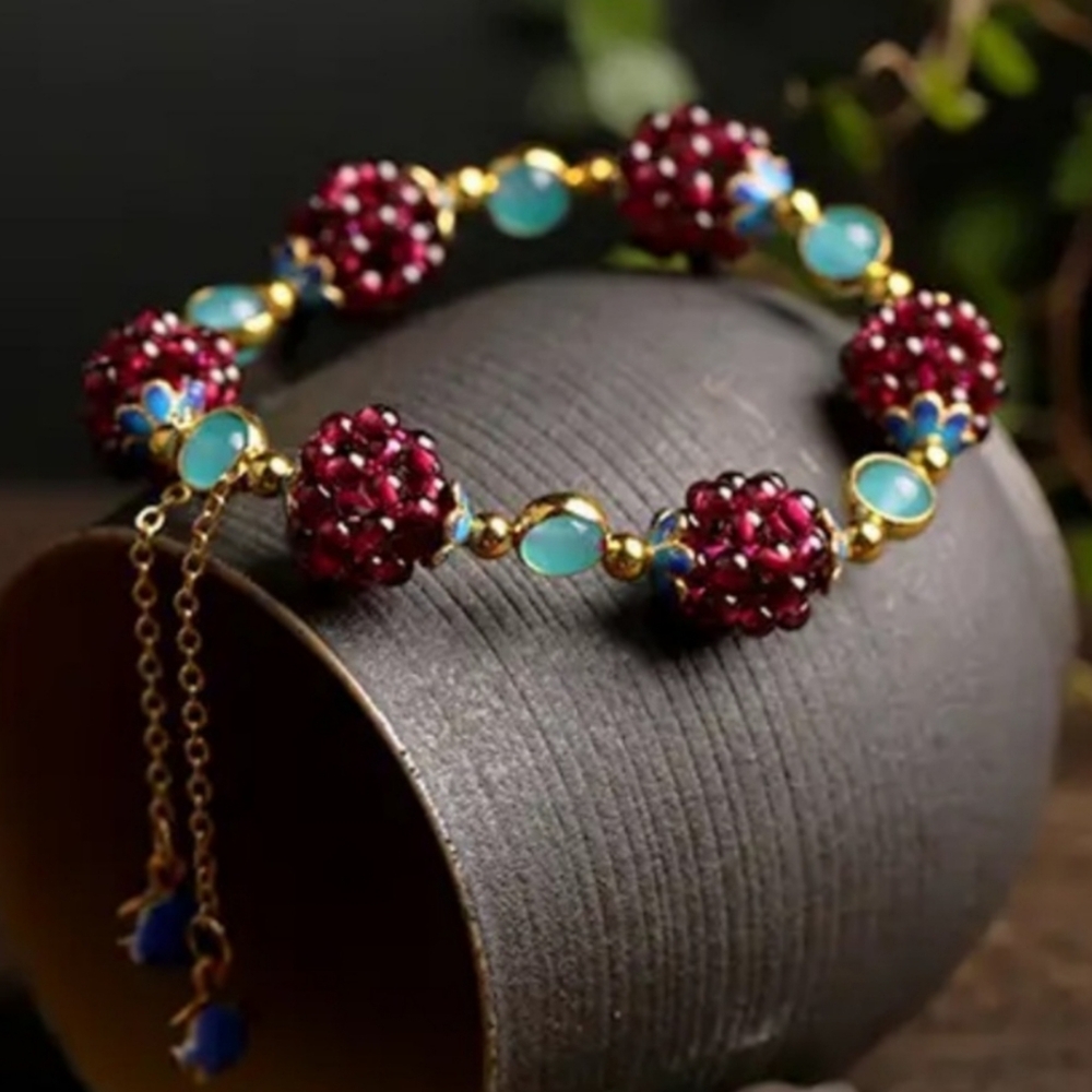 Elegant Beaded Bracelet with Gold Accents